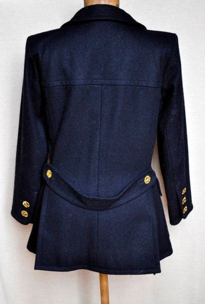 Yves Saint LAURENT Veste en lainage, bleue marine à boutons dorés (légère tâche sur...