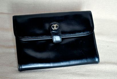 GUCCI Pochette en cuir noir, fermeture languette sur pression (fermeture défaill...