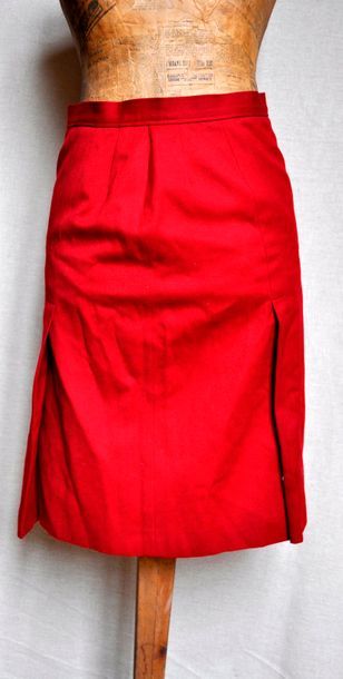 Yves Saint LAURENT Jupe en coton, couleur cerise. T.40