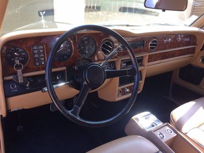 Rolls Royce Corniche 3 - 1983 N° de Série: SCAZD42A0DCX06664 Certificat d'immatriculation:...