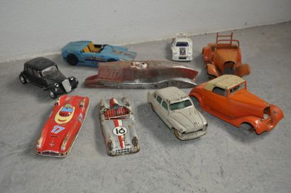Lot de 9 jouets automobile, la plupart en...