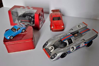 Lot de 4 maquettes Porsche, Fiat, Alfa R...