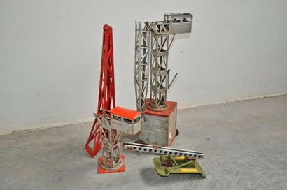 null Lot de grues, jouets, dans l'état