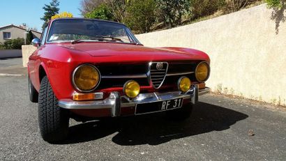 ALFA ROMEO GT Giulia 1300GT Junior Bertone – 1971 Produite de 1966 à 1974, cette...