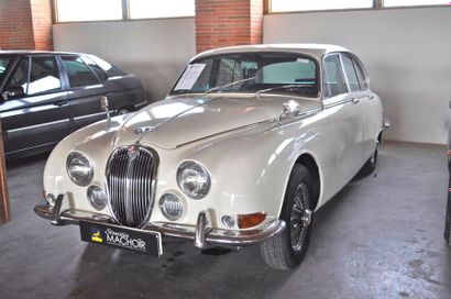 JAGUAR 3.8L S- 1965 N° de série : 1B75806BW

Motorisation : 6 cylindres en ligne

Cylindrée...