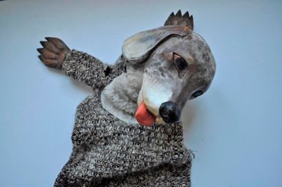 null Chien de chasse. Marionnette à tête en bois articulée. Ht. 60cm