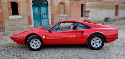 FERRARI 308 GTB VITRORESINA- 1976 Châssis 18773
Construite de 1975 à 1978, la 308...