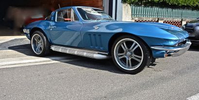 CHEVROLET CORVETTE C2- 1965 Faisant suite à une première génération réussie, la Corvette...