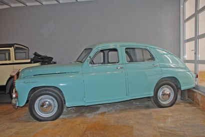 FSO WARSZAWA 200 – 1956 

Produite en Pologne de 1951 à 1973, c’est la seule voiture...