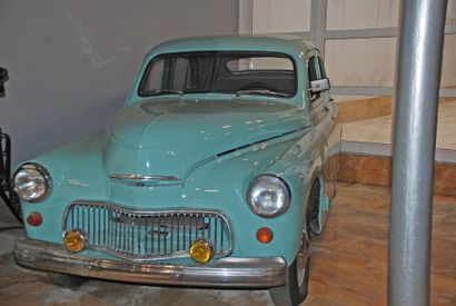 FSO WARSZAWA 200 – 1956 

Produite en Pologne de 1951 à 1973, c’est la seule voiture...