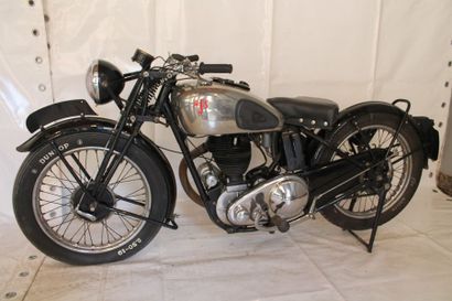 AJS Silver Streak -1938 

Lancée en 1938, en 250, 350 et 500cm3, ce sont des motos...