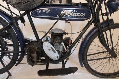 MOTOBECANE MB1 – 1928 

Le 1er motocycle sort en 1924 à Pantin, avec un 2 temps bicylindre...