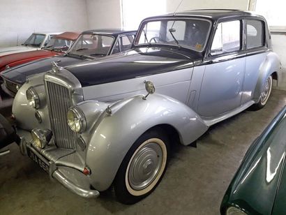 BENTLEY MARK 6 1954 Produite de 1946 à 1953, c’est la voiture de grande classe.
Carrosserie...