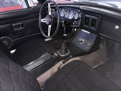 MGB GT 1973 N° Châssis GHDSVD3169904
Produite de 66 à 80, ce fut un grand succès...