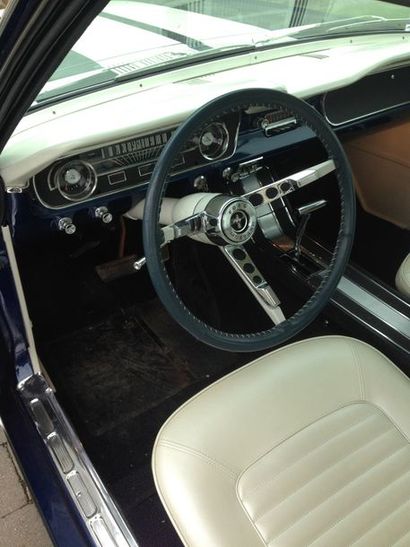 FORD MUSTANG 1965 N° de châssis : 5R07C153263
Equipé du V8, 4,7L, c’est la Mustang...