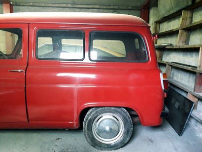 FORD THAMES 1960 N° de Série : 100E844223

Ce petit van est basé sur une Ford Anglia....