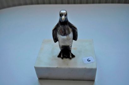 null Marcel GUILLEMARD. Le Pingouin, vers 1930. Bronze argenté, sur socle en marbre....