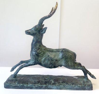 null Bronze de Janine UZAC, représentant une antilope 32 x 8 cm ( socle) , hauteur...