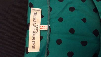 null BALMAIN IVOIRE. Robe cocktail à pois en coton, poches à galons, couleur vert...