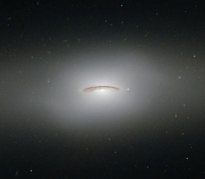 null Nasa. GRAND FORMAT. Cette galaxie saisie par le télescope HUBBLE semble être...