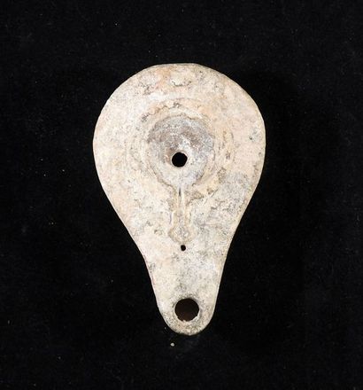null Lampe à huile à pseudo canal

Terre cuite 9,5 cm

Période romano-byzantine,...