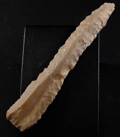 null Lame de poignard denté.Style néolithique ou chalcolithique.L :env 13cm.

 

Prov...