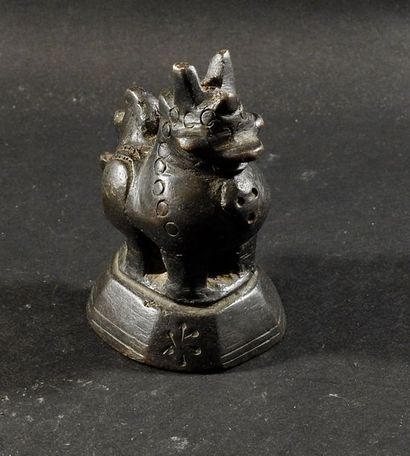 null Poids à opium aviforme..Bronze.H :4cm. Birmanie.Circa XVIIIès