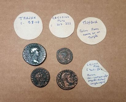 null Ensemble de 4 monnaies romaines dont Maxence, Trajan et Licinius

Période r...