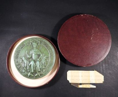 null Sceau de Charles V en terre cuite vernissée

9,5 cm

Copie ancienne de très...