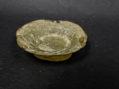 null Blush cup.Iridescent glass.Roman period.
D:5,5cm.