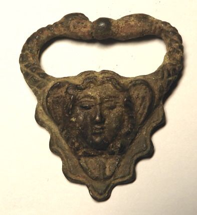 null Applique en bronze ornée d'une tête de Méduse.Art romain.II-III ès.L:4,5cm.
