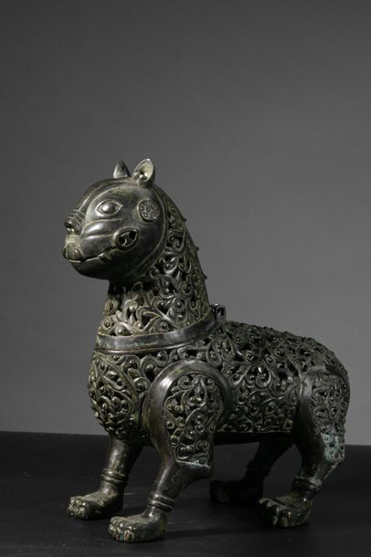 null Beautiful lion-shaped incense burner. patinated bronze with fine decoration....
