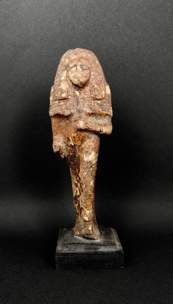 null Lady walking in a characteristic attitude. Altered stone.
New Empire.Ca 1570-715...