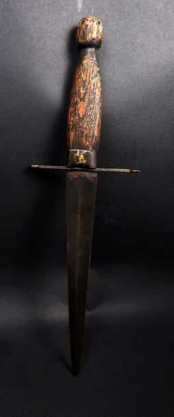 null 
Dague en bois et lame acier 33 cm
XVIIIème siècle
