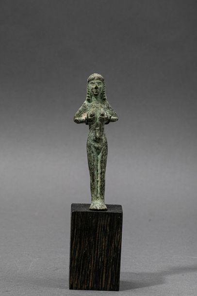 null Déesse Isthar de tradition du Levant ou carthaginoise.
Bronze.H:9cm.