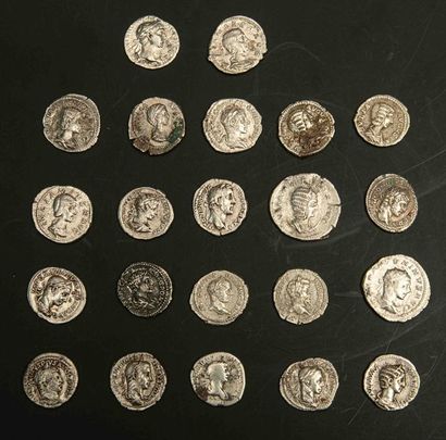 null Vingt deux monnaies romaines.Argent.TTB