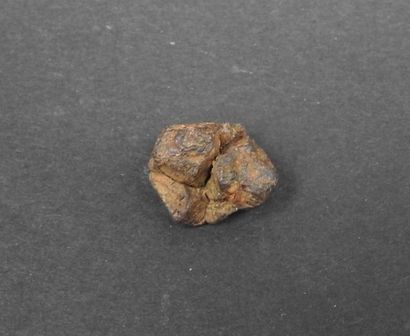 null Météorite dit pallasite contenant des fragments infimes d'olivine.NWA7920.
...