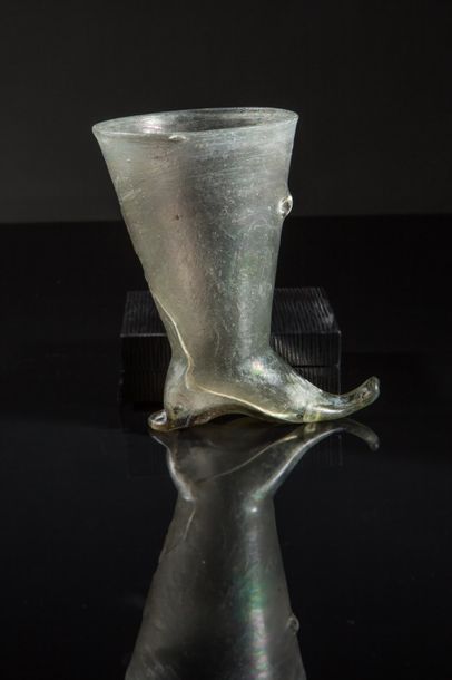 null Rhythm in the shape of a leg.
Iridescent glass. Parthian or sassanid period....