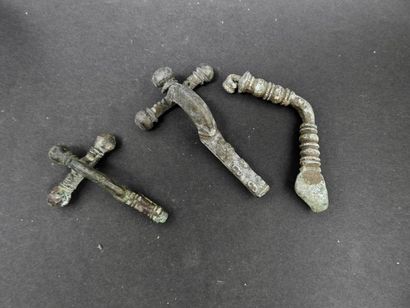 null Three barbless fibulas.
Bronze. Roman period.
Provenance: Former collection...