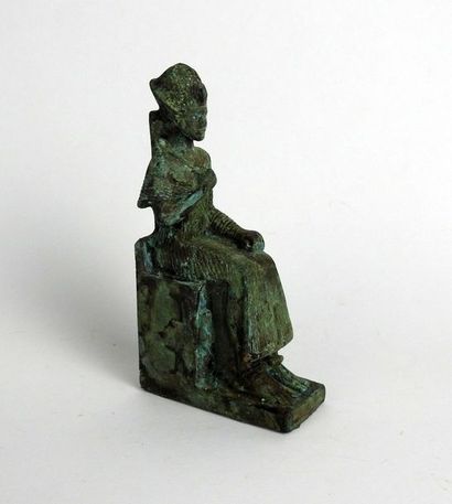 null Statuette représentant un pharaon assis

Bronze 12 cm

Ancien travail egypt...
