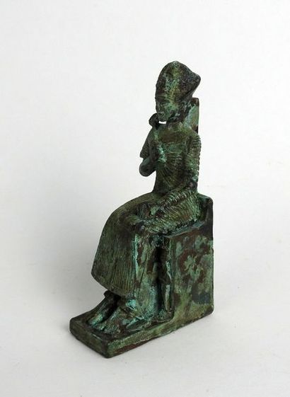null Statuette représentant un pharaon assis

Bronze 12 cm

Ancien travail egypt...