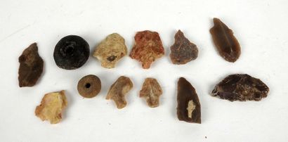 null Lot de silex taillées, pointes de flèches et perles

Préhistoire Néolithiqu...