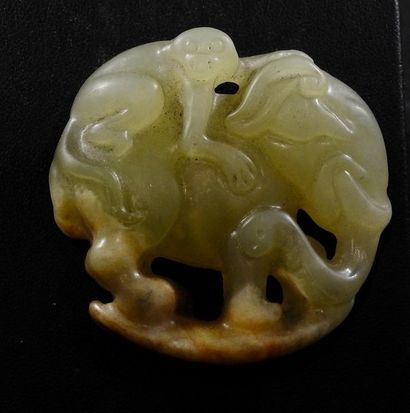null Pendentif amulette singe sur éléphant.symbolisant une charade pour vœu de réussite...