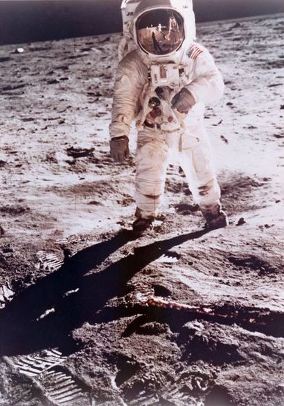 null Nasa. Mission Apollo 11. L'astronaute Buzz Aldrin debout sur le sol lunaire....