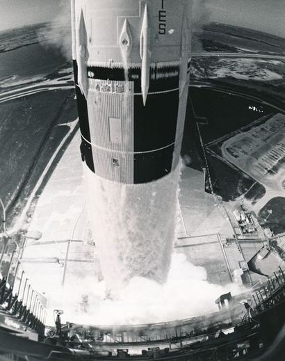 null Nasa. Superbe décollage au "Fish Eye" de la fusée Saturne V qui emporte les...