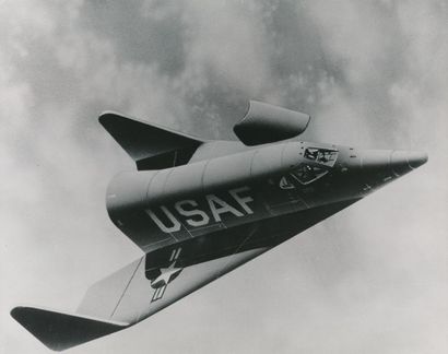 null Nasa.Vue d'artiste de l'avion expérimental X-20 lors de sa rentrée dans l'atmosphère...