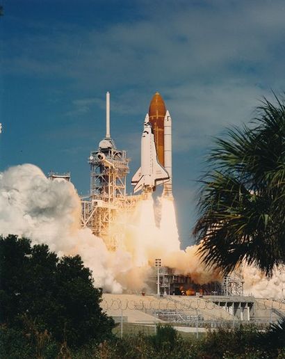 null Nasa. Beau décollage de la navette spatiale DISCOVERY (Mission STS26) pour une...