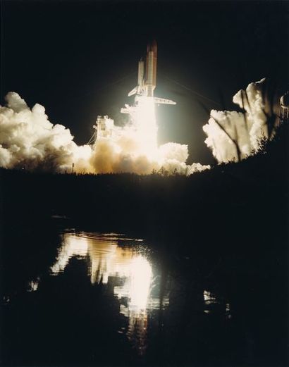 null Nasa. Navette spatiale Atlantis (Mission STS-44). Décollage de nuit de la navette...