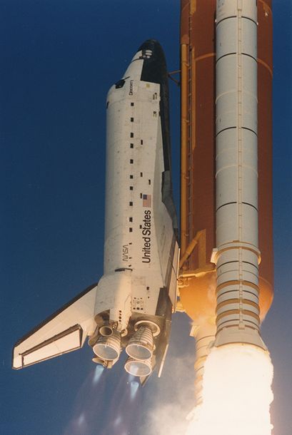 null Nasa. Beau profils de l'orbiter Discovery (Mission STS-51) au décollage laissant...