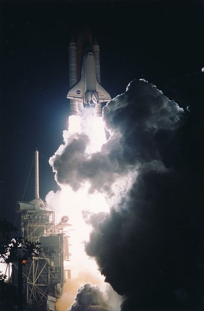 null Nasa. Superbe décollage de nuit de la navette spatiale ENDEAVOUR (Mission STS-97)...